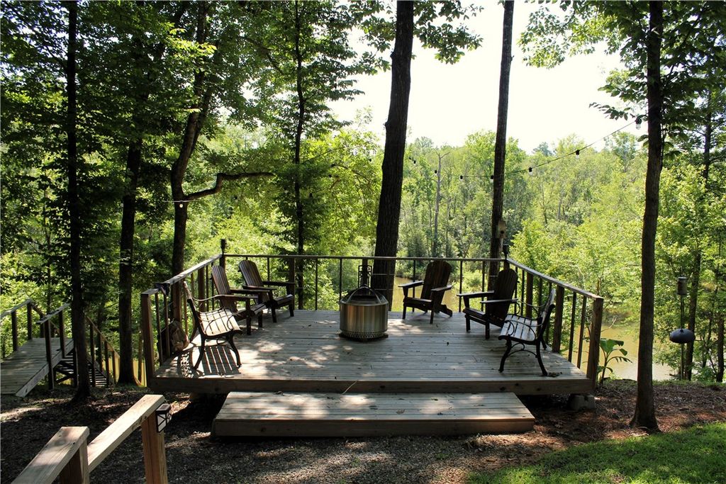 Photo of 346 WAVERLY Lane, Jacksons Gap, AL 36861 (MLS # 175513)