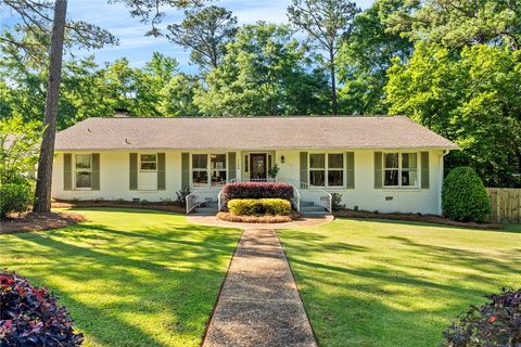 Photo of 1700 ARROWHEAD Avenue, Opelika, AL 36801 (MLS # 180571)
