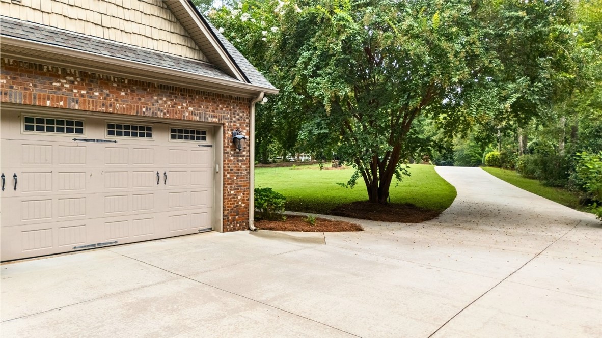 251 HEDGEROW Circle