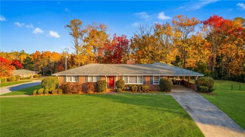 Photo of 210 ETOWAH Avenue, Opelika, AL 36801 (MLS # 178711)