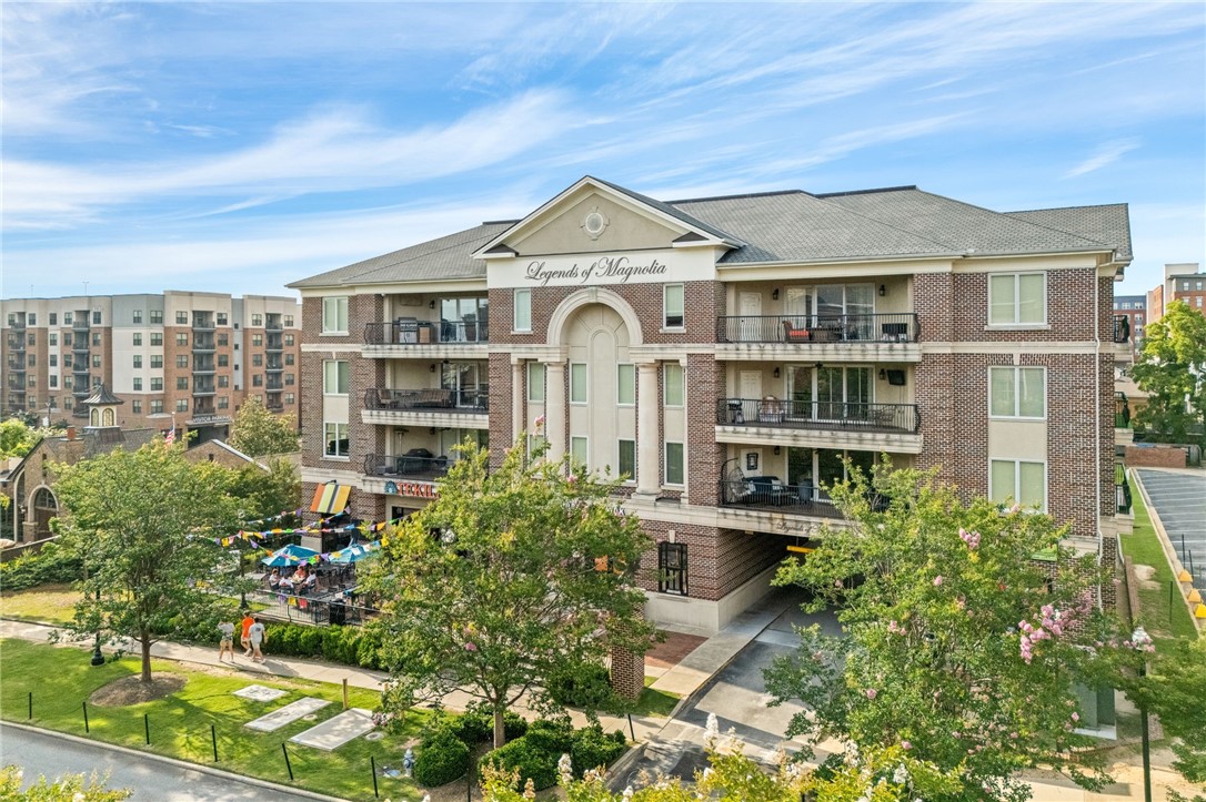 234 W MAGNOLIA Avenue 305