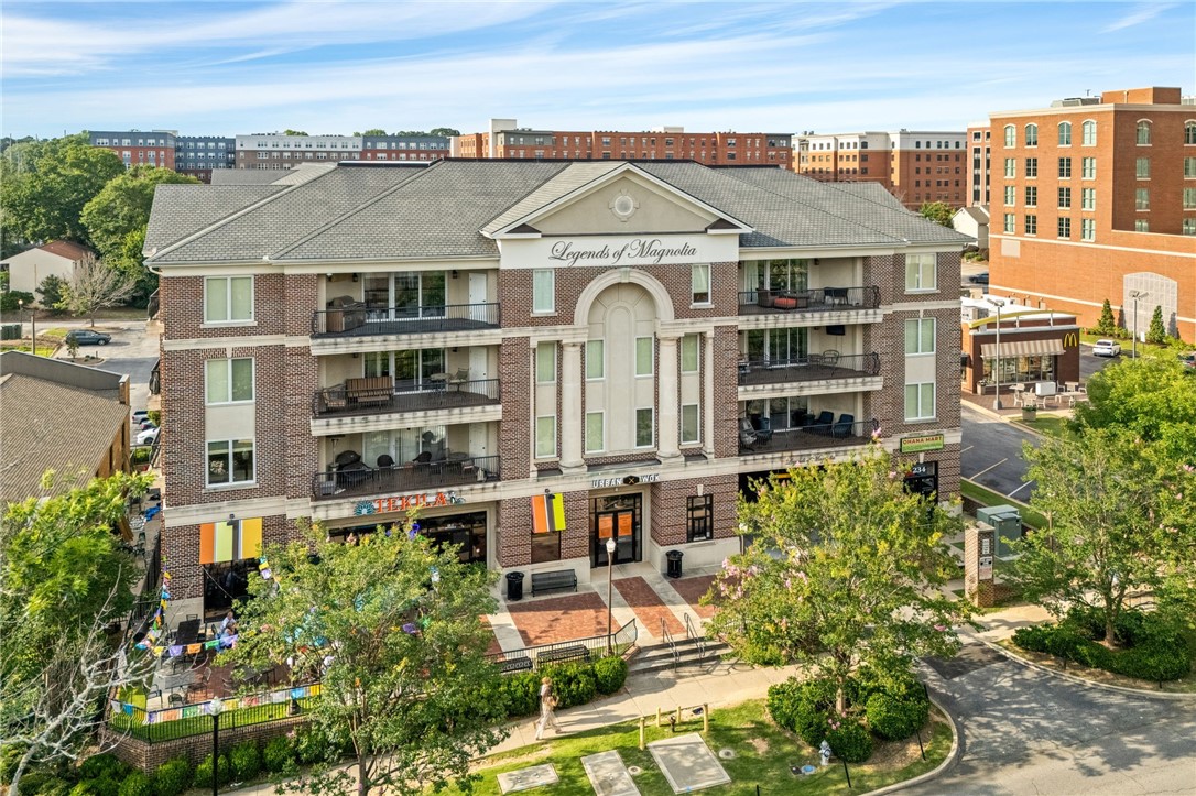 234 W MAGNOLIA Avenue 305