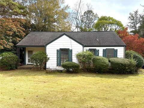 Photo of 1154 LAKEVIEW Drive, Auburn, AL 36830 (MLS # 177733)