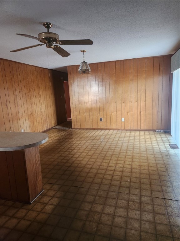 950 MINDINGALL Road