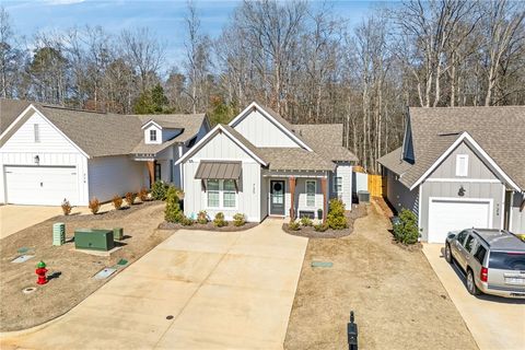 Photo of 720 VILLAGE Drive, Opelika, AL 36801 (MLS # 178498)