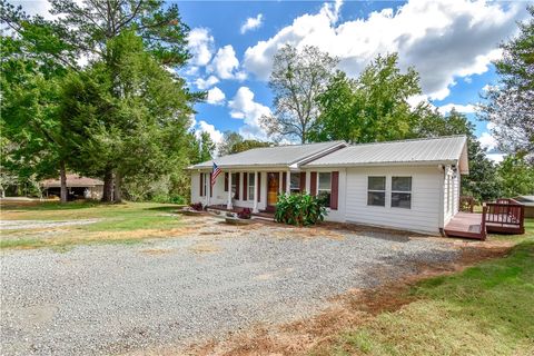 Photo of 2940 SCOTT Road, Alexander City, AL 35010 (MLS # 177098)