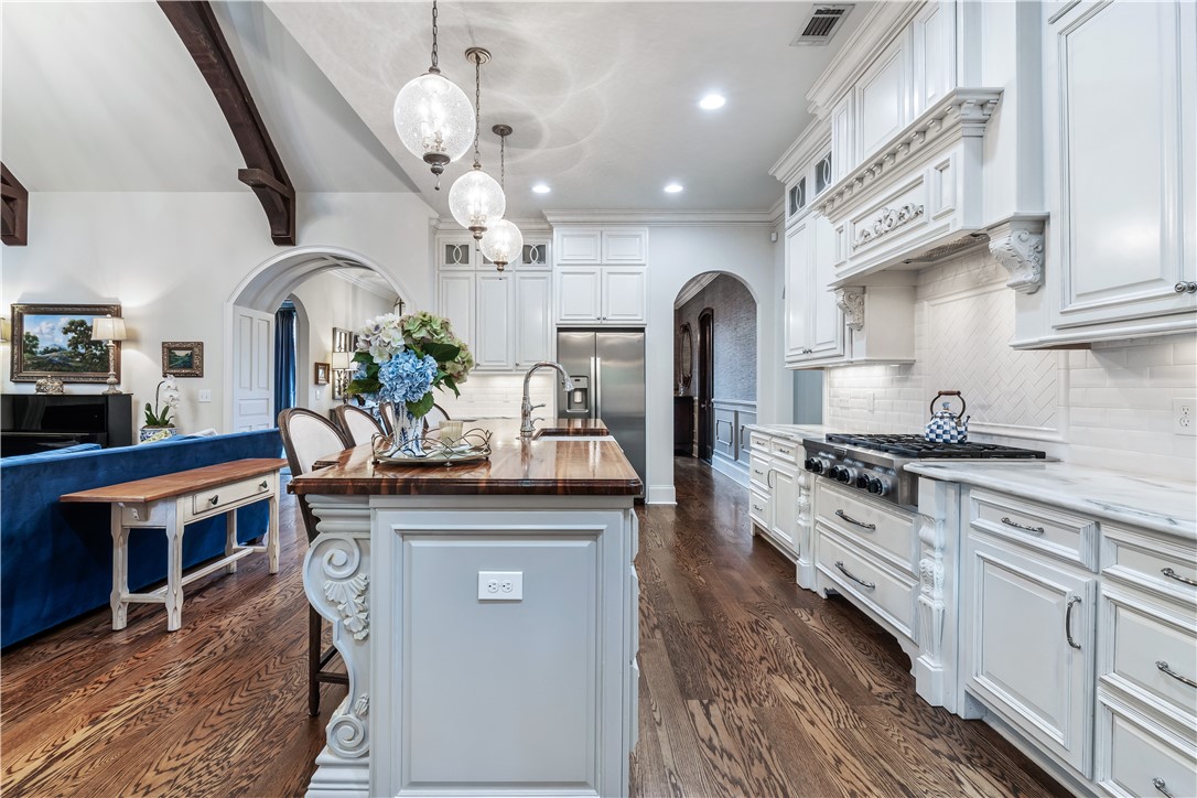 2706 CARRINGTON Court