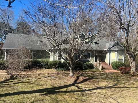 Photo of 150 BENWOOD Circle, Auburn, AL 36832 (MLS # 179152)