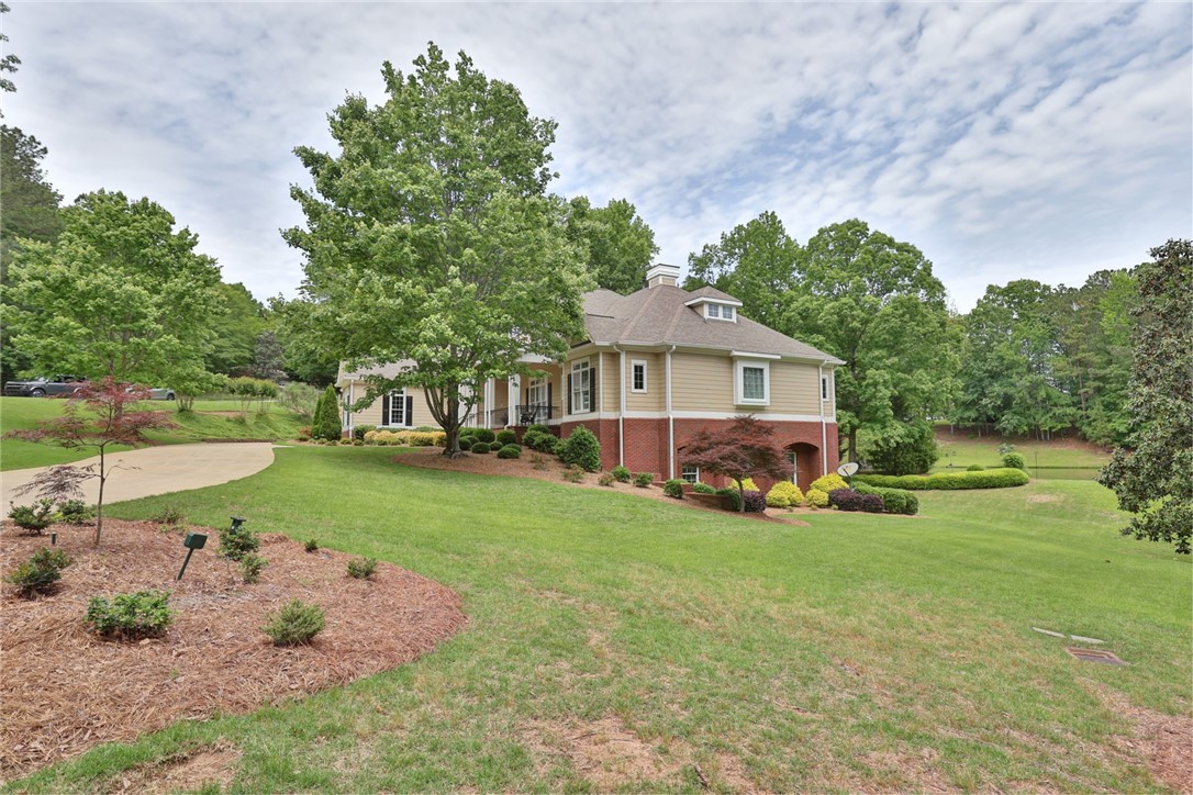 1211 INGLESIDE Drive