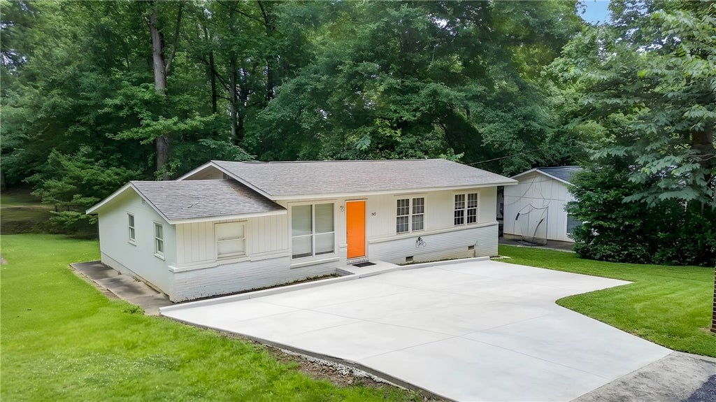Photo of 1151 E MAGNOLIA Avenue, Auburn, AL 36830 (MLS # 182253)