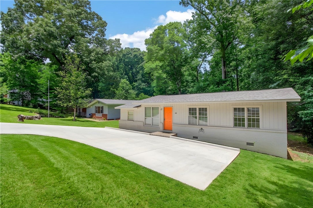 1151 E MAGNOLIA Avenue