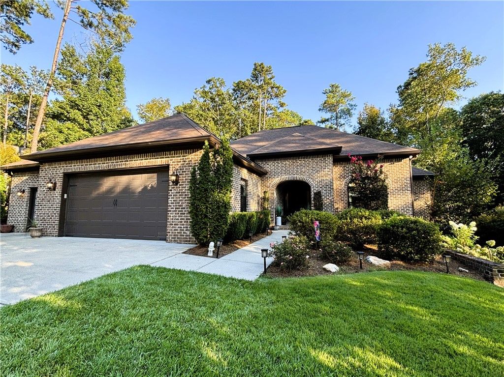 Photo of 825 STILLWATERS Drive, Dadeville, AL 36853 (MLS # 175463)