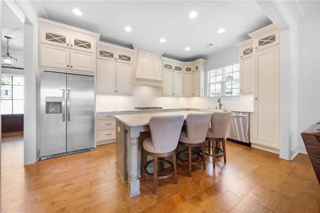 1088 BRIAR CLIFF Lane