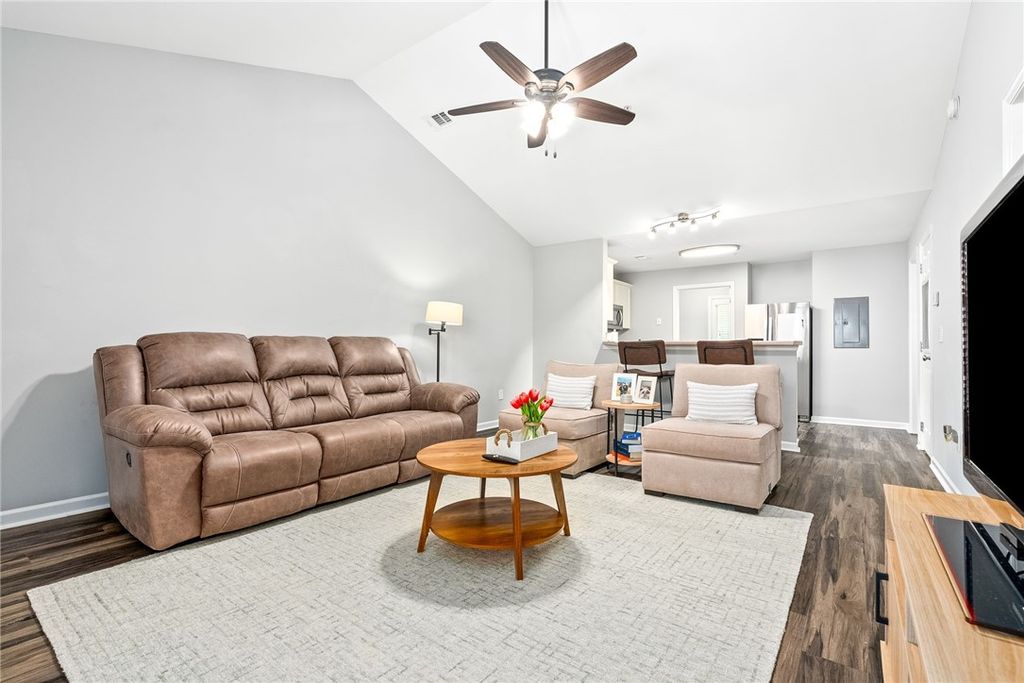Photo of 402 W GLENN Avenue #306A, Auburn, AL 36830 (MLS # 176994)