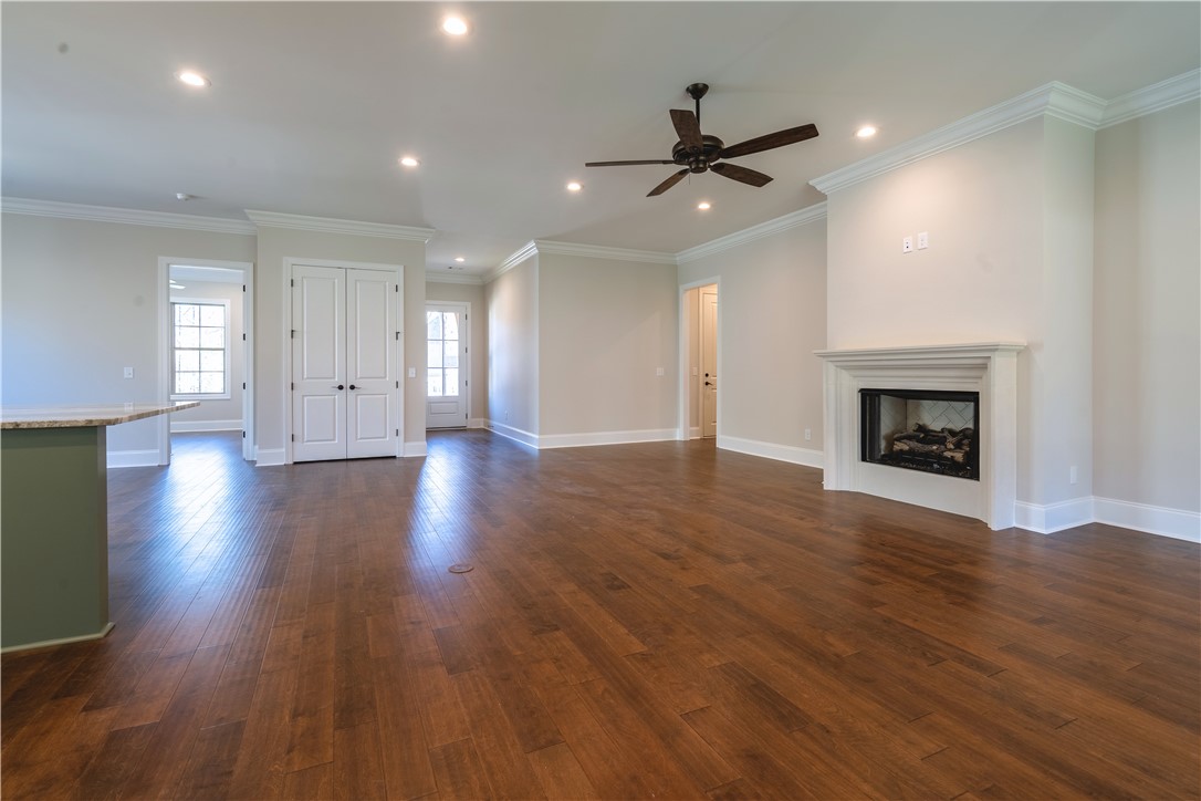 2403 OVERBROOK Circle