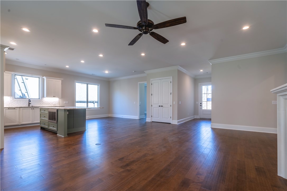 2403 OVERBROOK Circle