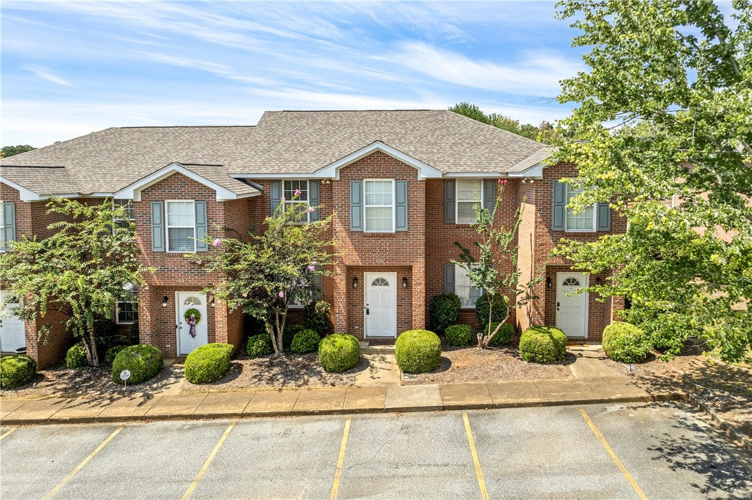 1477 N DONAHUE Drive 504