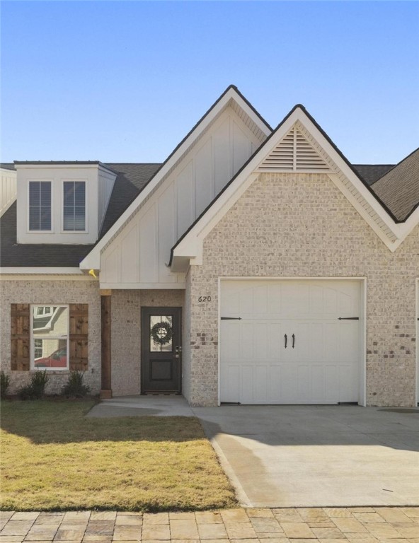 620 THORNBERRY Drive