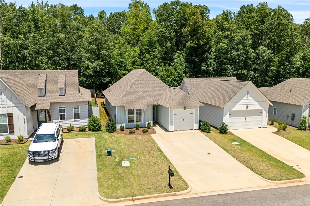 712 VILLAGE Drive