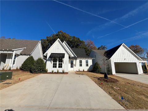 1085 WOODLAND Lane Opelika AL 36801