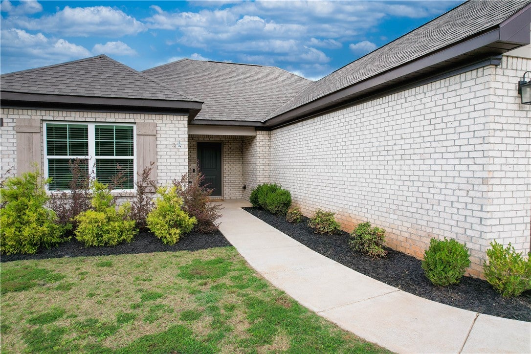 698 LEE ROAD 270