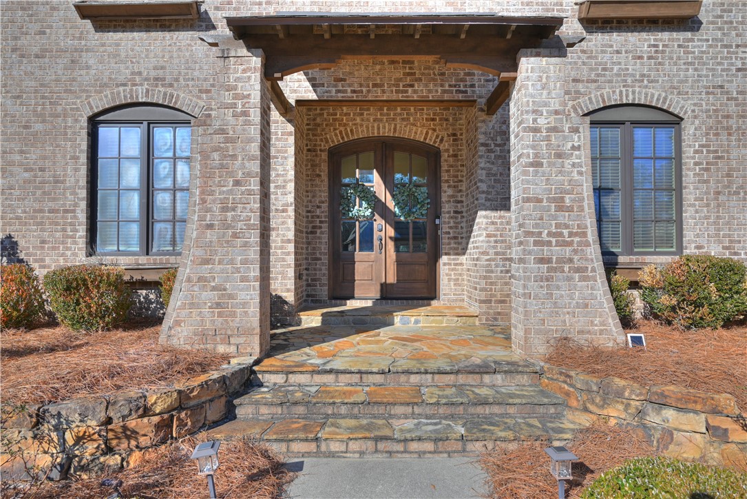 2283 EAST LAKE Boulevard