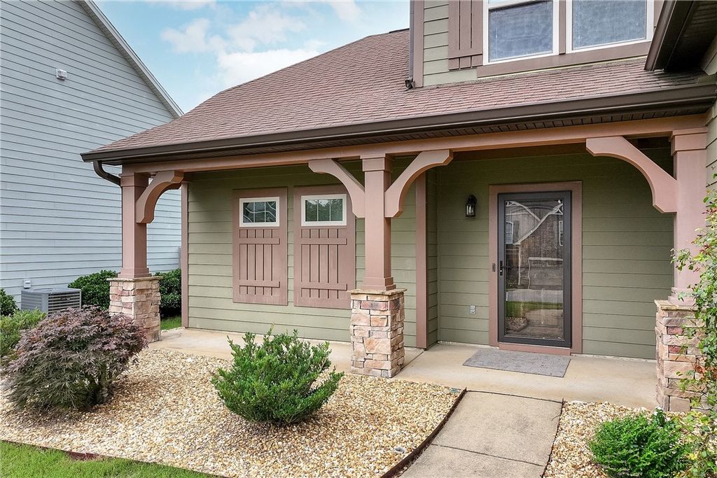 Photo of 1931 SEQUOIA Drive, Auburn, AL 36879 (MLS # 175339)