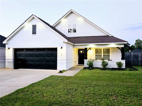 145 QUAIL RUN Avenue Smiths Station AL 36877