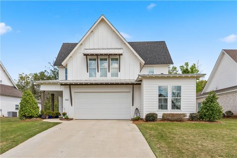 Photo of 1513 DARTMOUTH Drive, Auburn, AL 36830 (MLS # 179759)