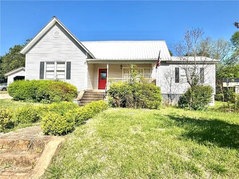 Photo of 113 MORGAN Street, Valley, AL 36854 (MLS # 179880)