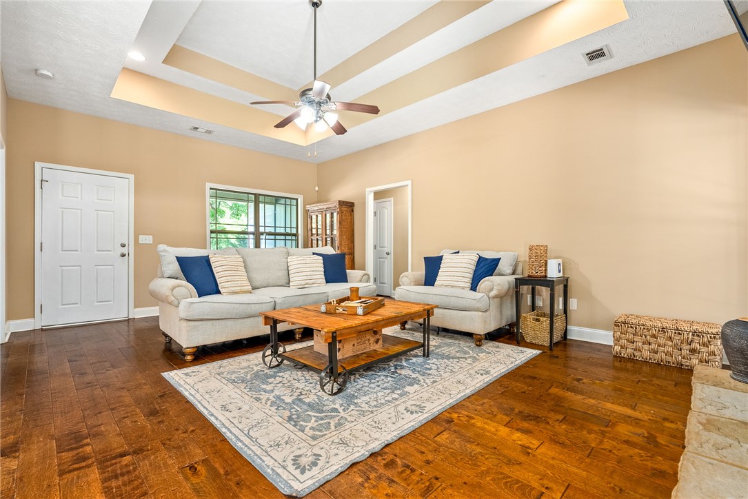 1284 LEE ROAD 281