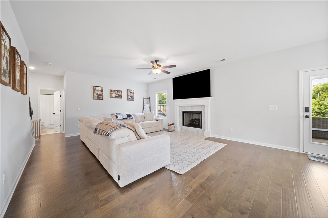 810 TIGER Trail
