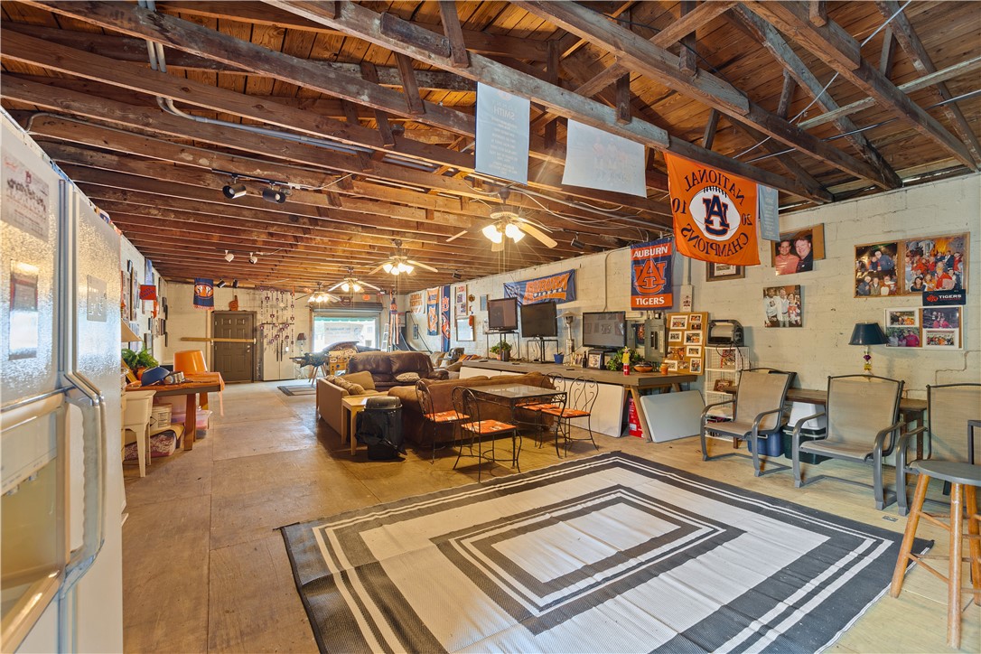 302 N DONAHUE Drive