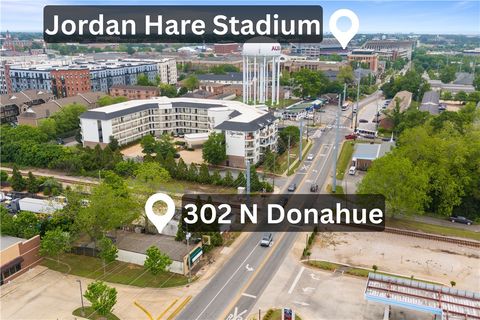 Photo of 302 N DONAHUE Drive, Auburn, AL 36832 (MLS # 174765)