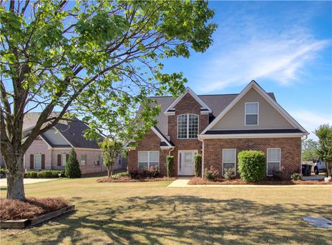 Photo of 603 W TOWNE LAKE Circle W, Opelika, AL 36804 (MLS # 180161)