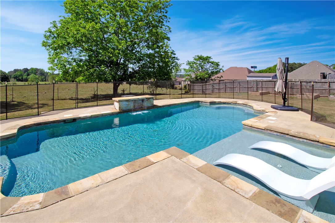 603 W TOWNE LAKE Circle W