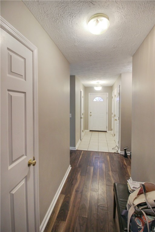 1477 N DONAHUE Drive 3905