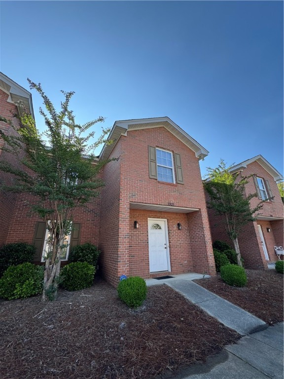 1477 N DONAHUE Drive 3905