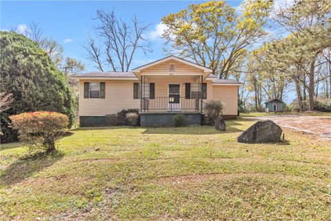 Photo of 411 BRANNON Avenue, Opelika, AL 36801 (MLS # 179420)