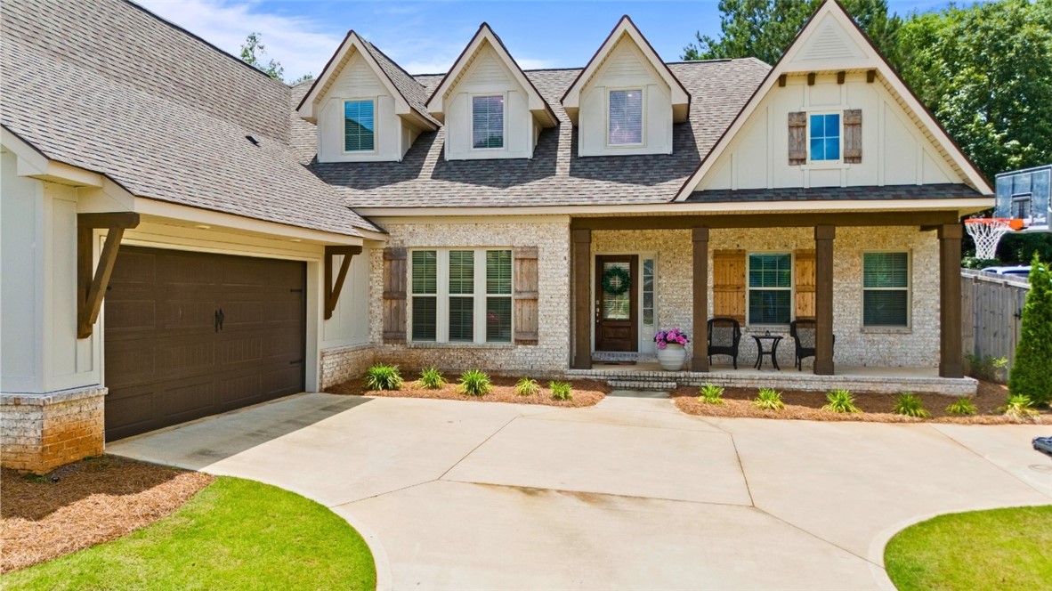 484 BENNINGTON Court