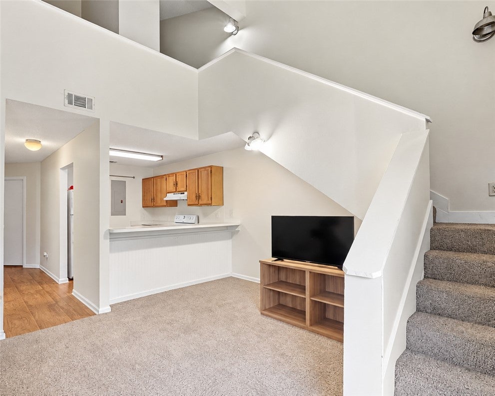 1063 STONEGATE Drive B