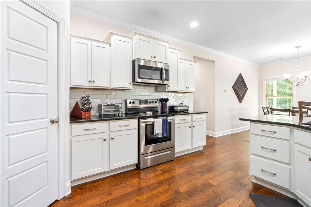 716 SHELTON COVE Lane