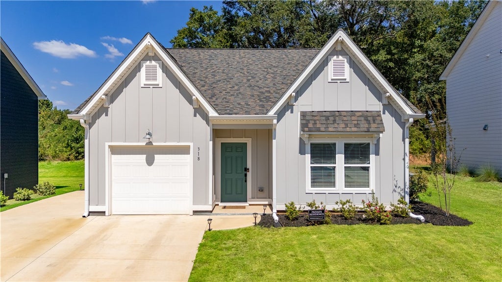 Photo of 318 GRAY Street, Opelika, AL 36801 (MLS # 182324)