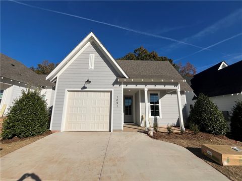 1091 WOODLAND Lane Opelika AL 36801