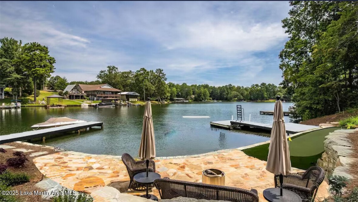 522 RIDGEWAY Drive