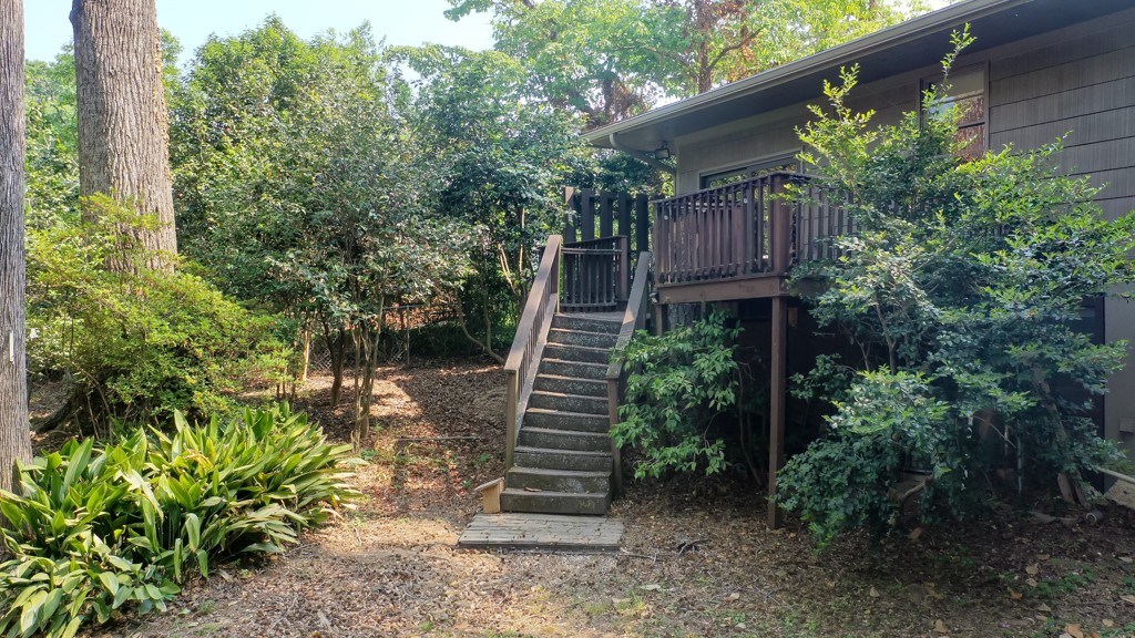 643 N COLLEGE Street