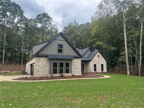 Photo of 854 SKI SPRAY Point, Opelika, AL 36804 (MLS # 174571)