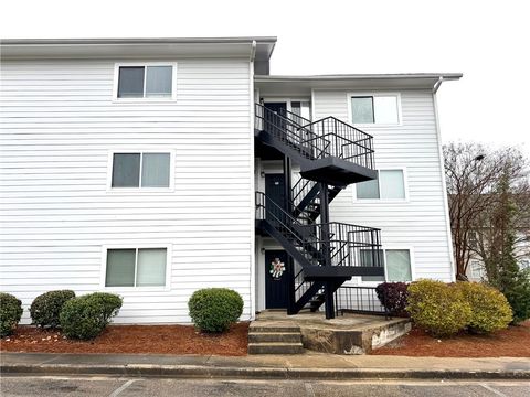 Photo of 557 W GLENN Avenue #B203, Auburn, AL 36830 (MLS # 179331)