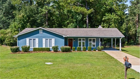 Photo of 3206 NORTHGATE Drive, Opelika, AL 36801 (MLS # 182407)