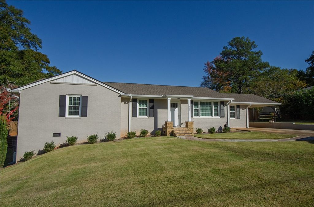 Photo of 312 HILLCREST Avenue, Opelika, AL 36801 (MLS # 177456)